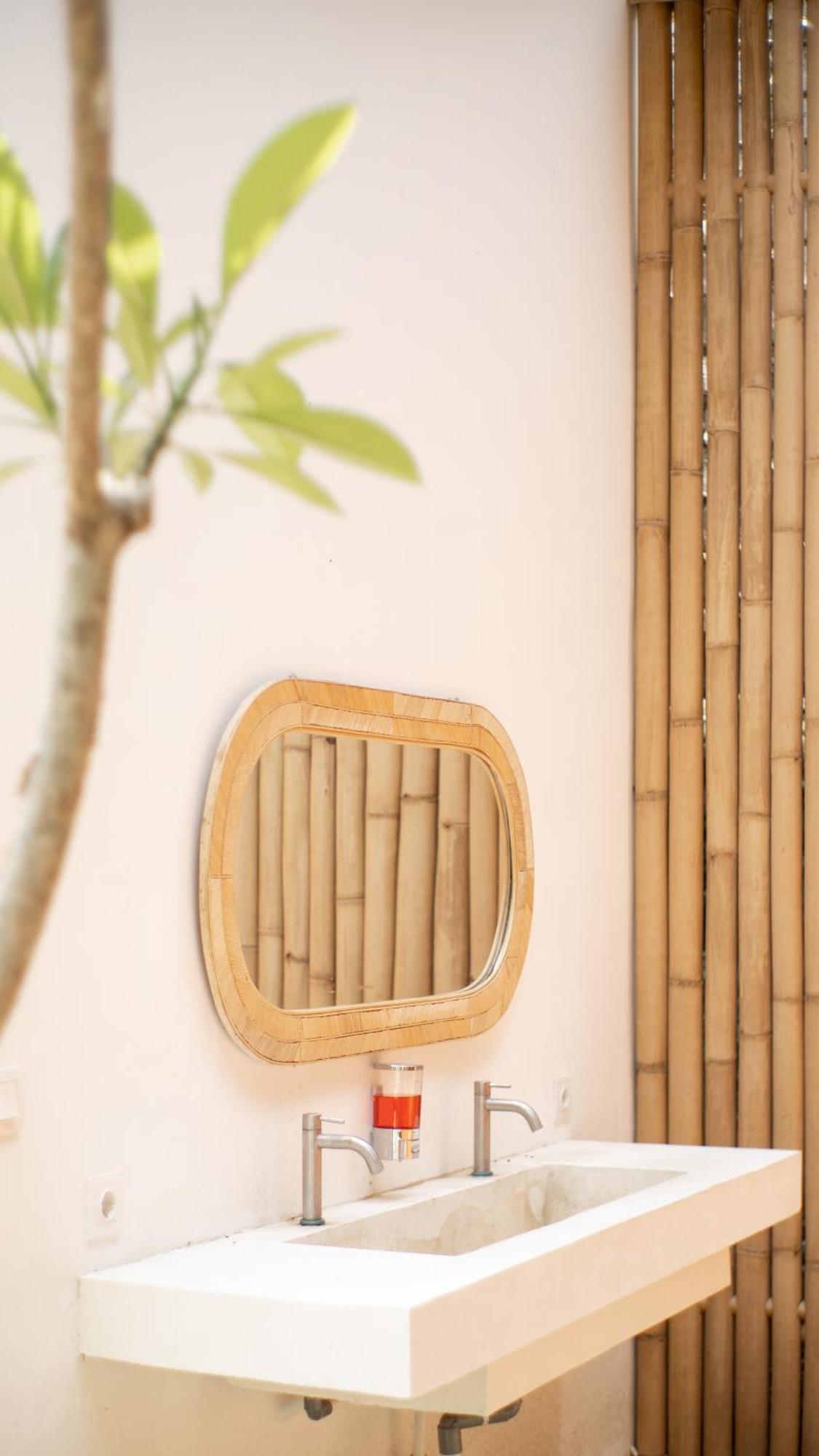 Lost Inn Kuta Capsule Hostel 외부 사진